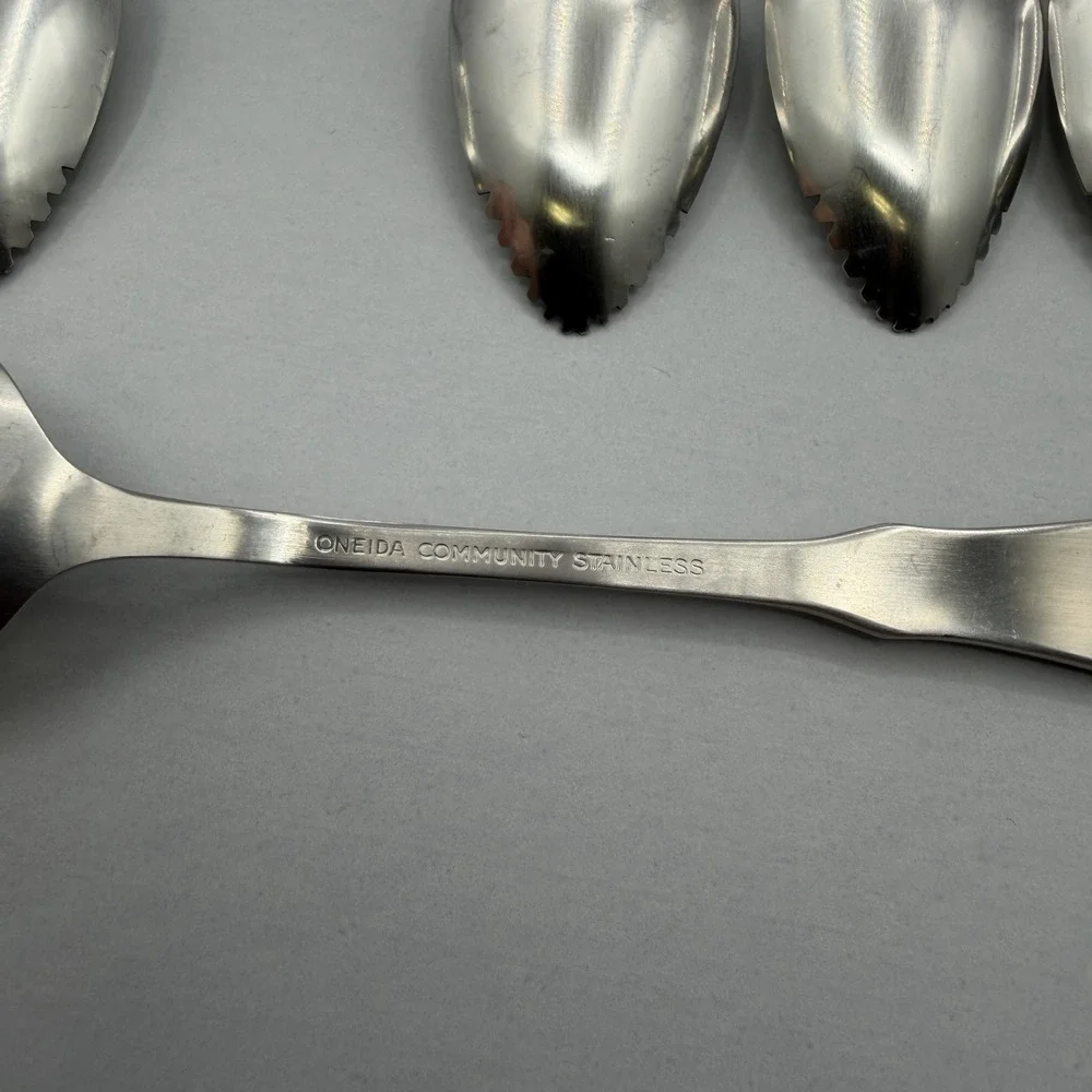 Oneida Community PATRICK HENRY 7pcs Grapefruit Spoons Serrated Stainless
